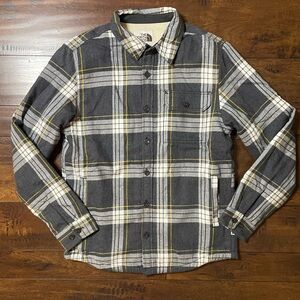 The North Face men’s campshire plaid Sherpa lined Jacket size small outdoor